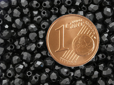 schwarze Glasschliffperlen 3mm, Bild 2 mit Größenvergleich