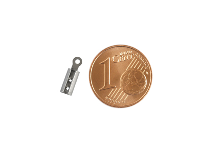 Abschlussklemmen für 2mm Bänder, Bild 2 mit Größenvergleich