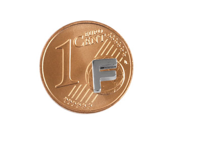 kleine Buchstabenperlen, Alphabetperlen für Armbänder , Bild 2 mit Größenvergleich