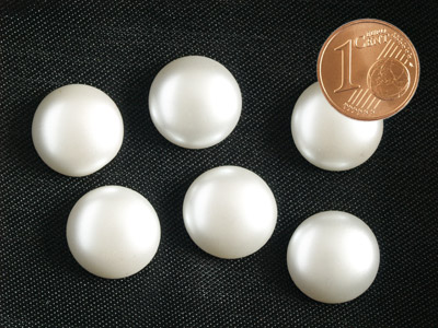 Cabochon von Oben mit Münze