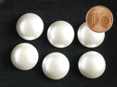 Cabochon von Oben mit Münze