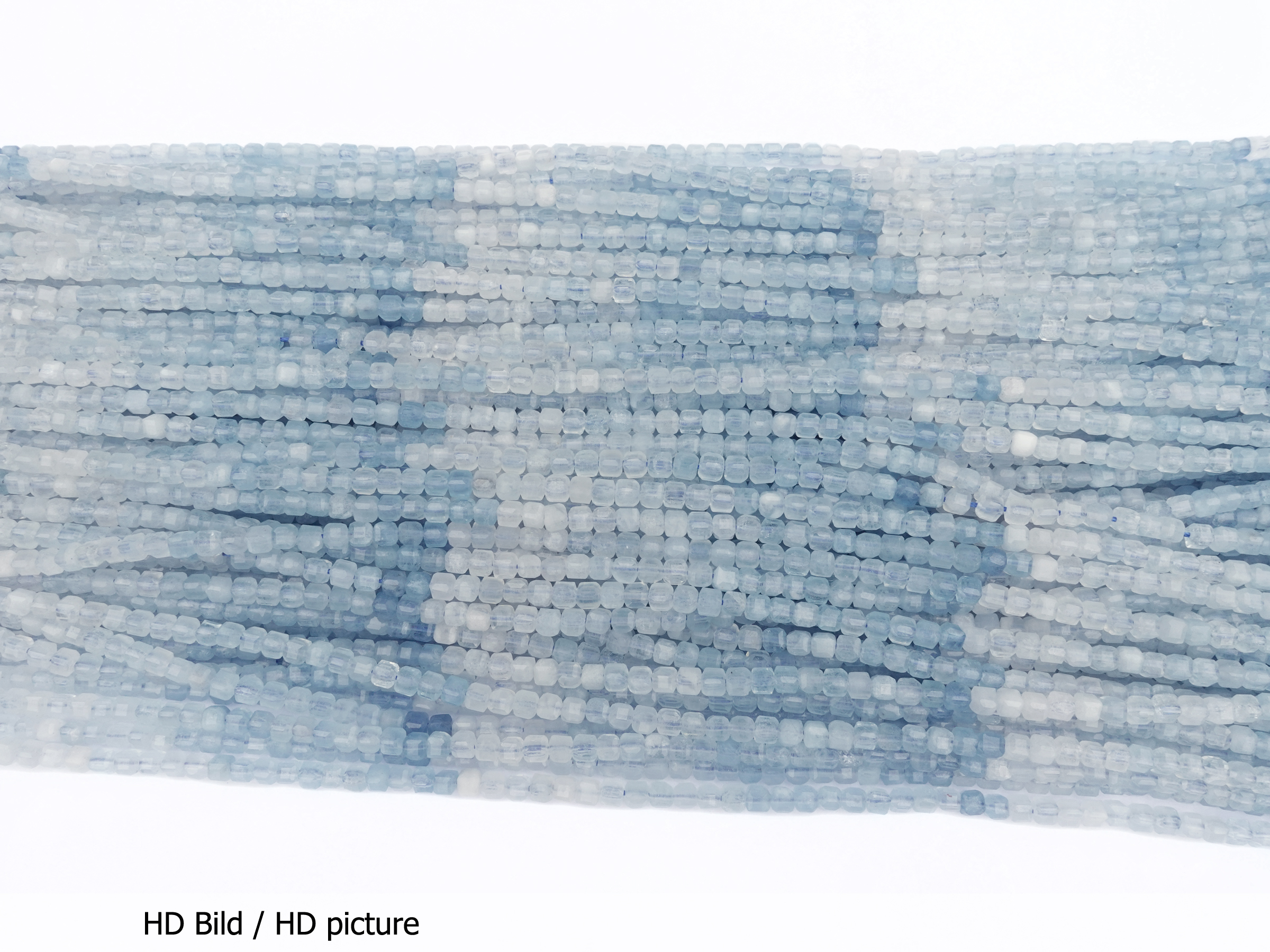 würfelförmige 3mm Aquamarin Steinperlen - HD Bild