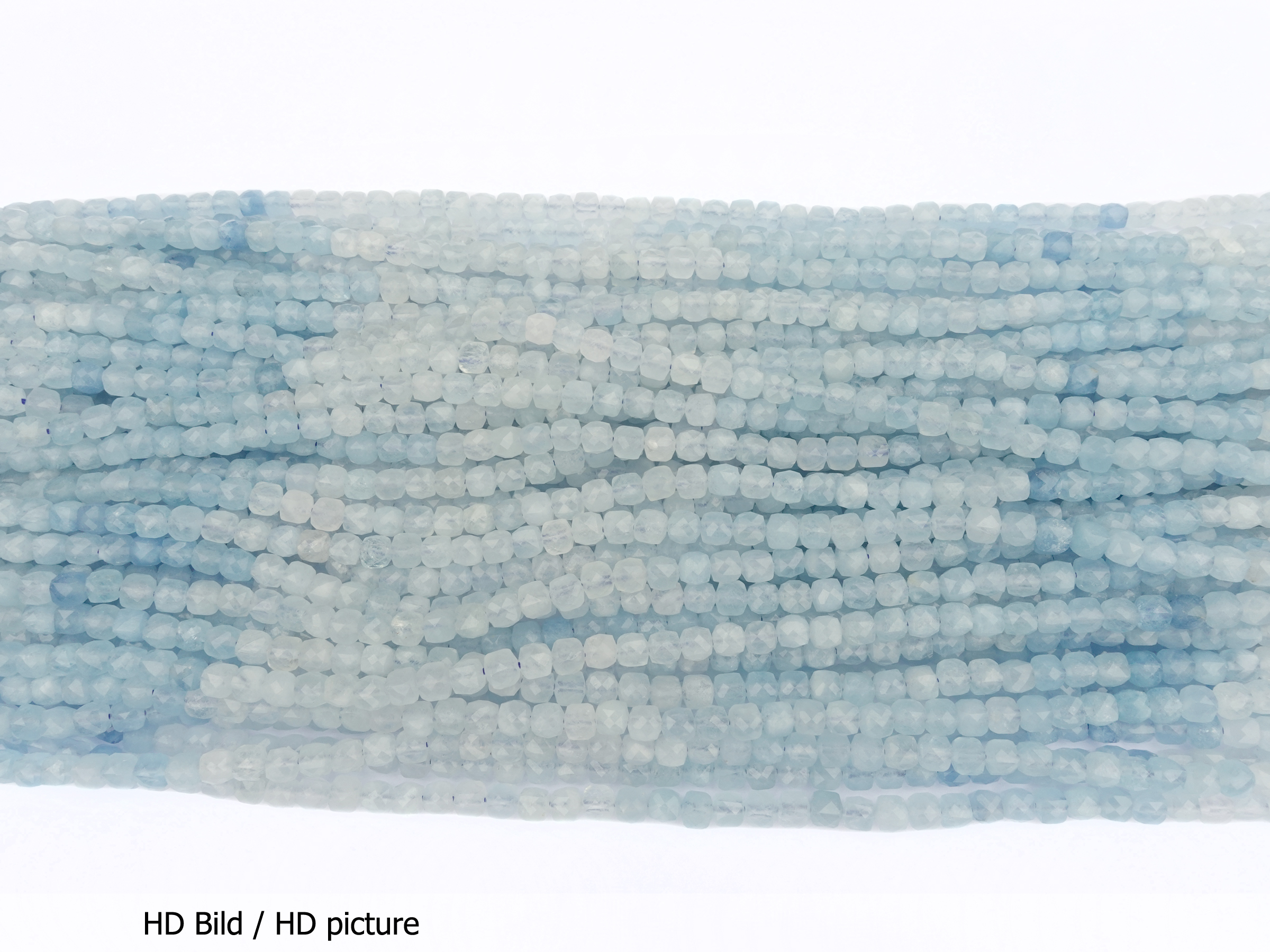 würfelförmige 4mm Aquamarin Steinperlen - HD Bild