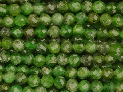 wunderschöne grüne facettierte Diopsid Steinperlen 3mm - Nah