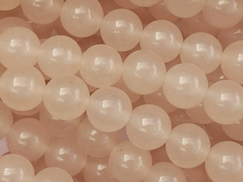 altrosa gefärbte weiße Jade Steinperlen rund 6mm - Nahaufnah