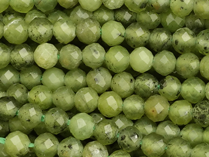 Kanadische grüne Jade 3mm facetiert - Nahaufnahme