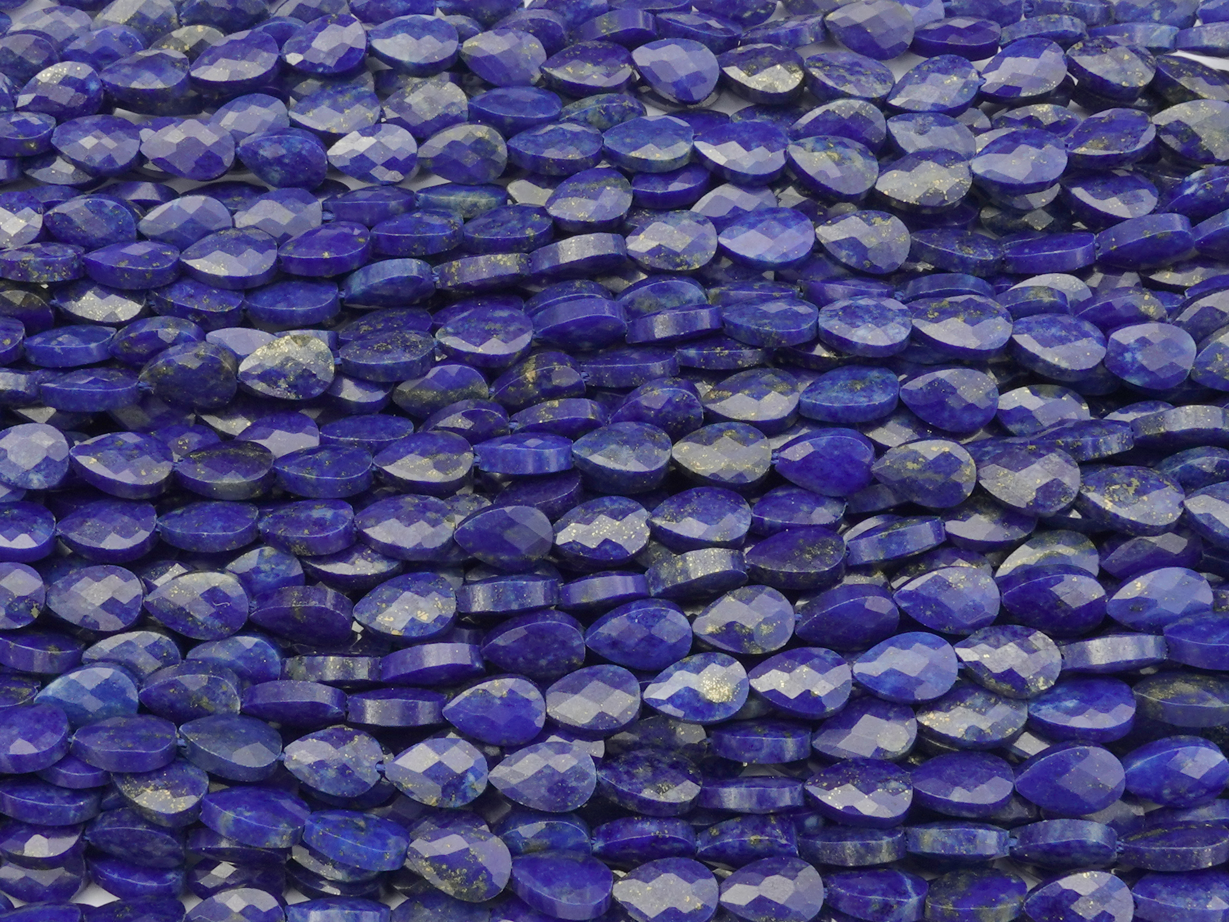 facettierte, flache Tropfenperlen aus Lapis Lazuli Stein zum