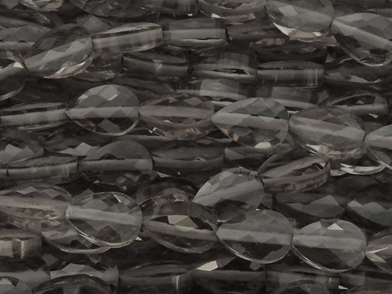 facettierte, flache Tropfenperlen aus Rauchquarz Stein - Nah