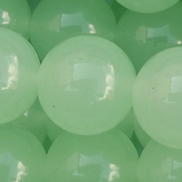 1 Strang (~38cm) echter Weiße Jade Perlen, rund ~8mm helles Minzgrün gefärbt