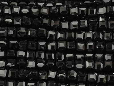 schwarze Spinell Steinperlen Würfel 2,6mm - Nahaufnahme