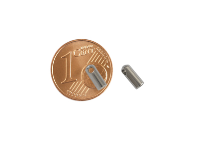 Endkappen für 2mm Bänder, Bild 2 mit Größenvergleich