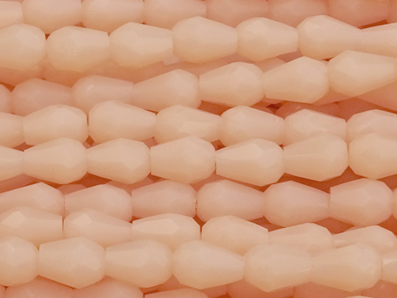 kleine, facettierte Glasperlentropfen 3x4mm - Nahaufnahme