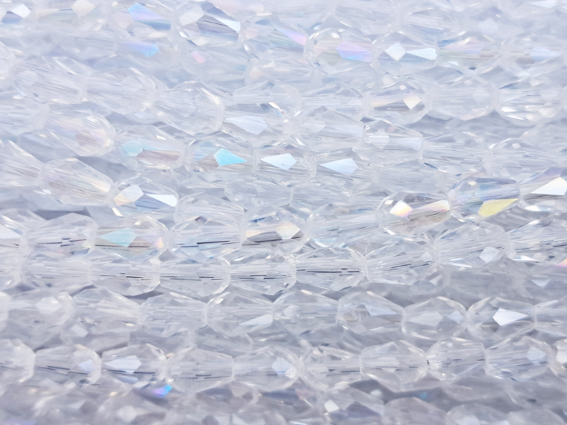 kleine facettierte Glasperlentropfen 3x5mm, Farbe: Kristall 
