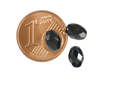 facettierte schwarze Oliven 8x6mm, Bild mit Größenvergleich