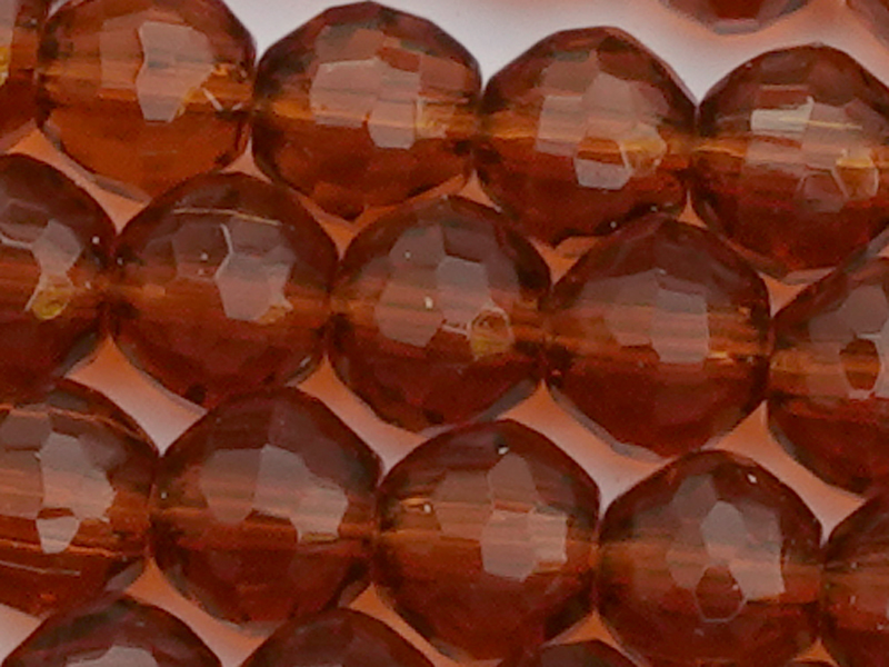 braune 6mm Glasschliffperlen - Nahaufnahme