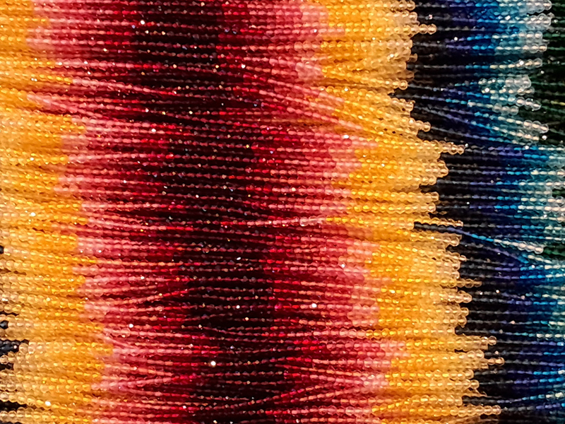facettierte Glasperlen 2mm, farblich verlaufend angeordnet -