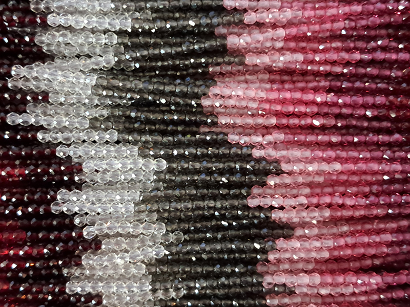 facettierte Glasperlen 2mm, farblich verlaufend angeordnet -