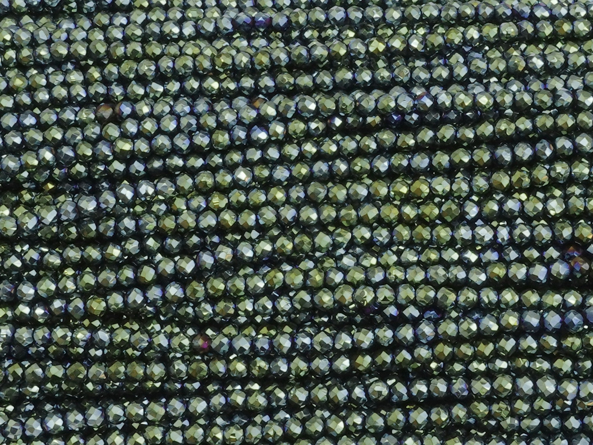 winzige, facettierte, geschlilffene runde Glasperlen 2mm, Fa