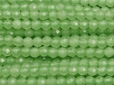 winzige grüne, geschlilffene runde Glasperlen 2mm - Nahaufna