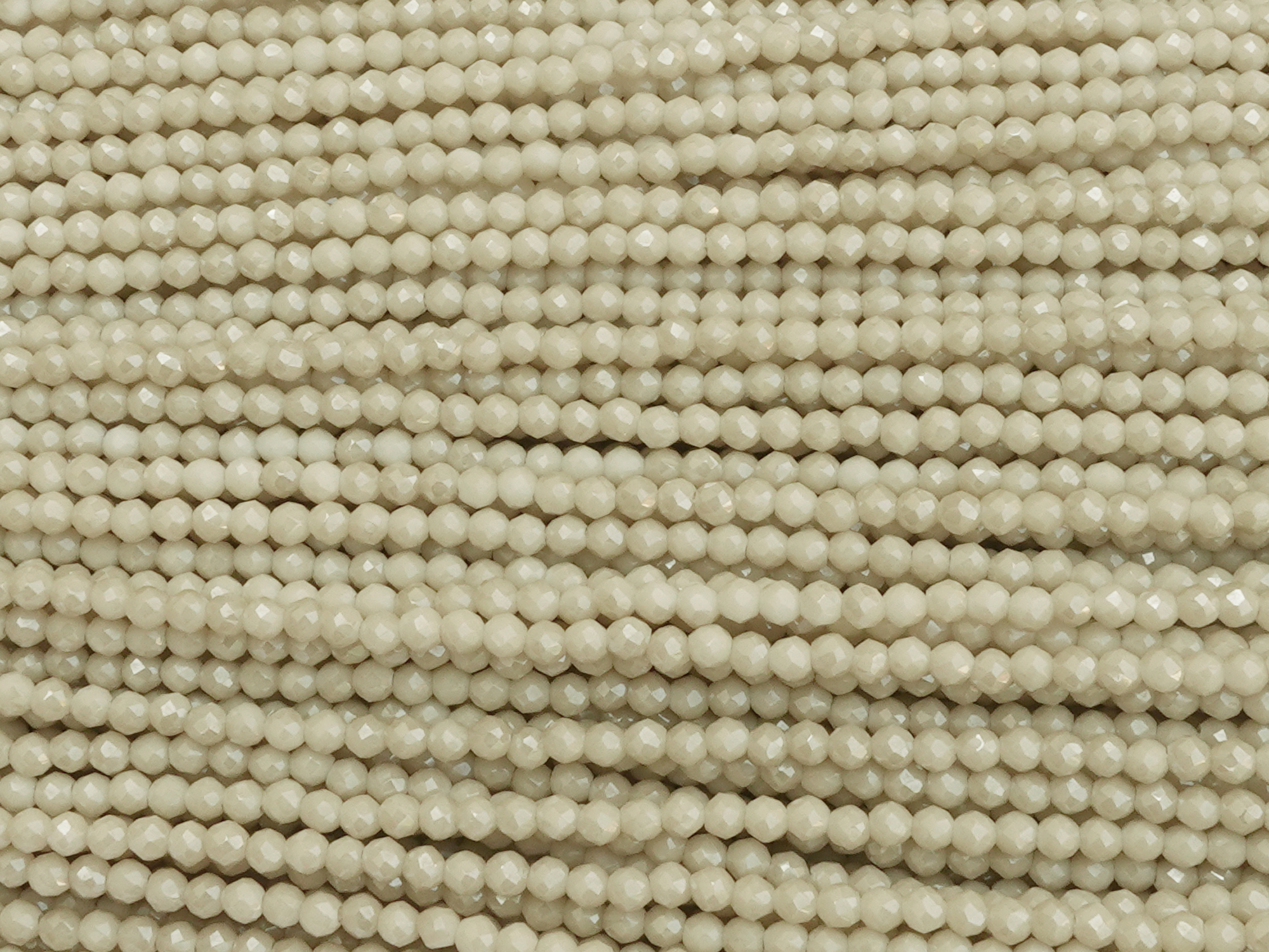 winzige, facettierte, geschlilffene runde Glasperlen 2mm, Fa