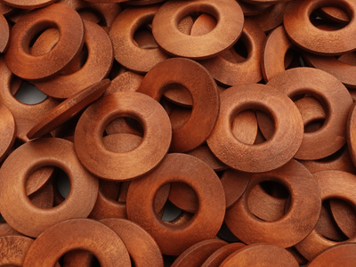 Holzdonuts zum Schmuckmachen