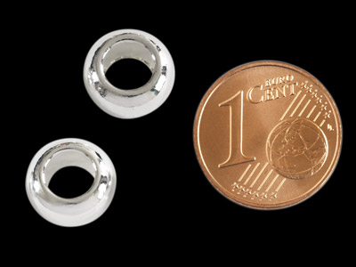 runde Metallperlen mit großem Loch mit Größenvergleich