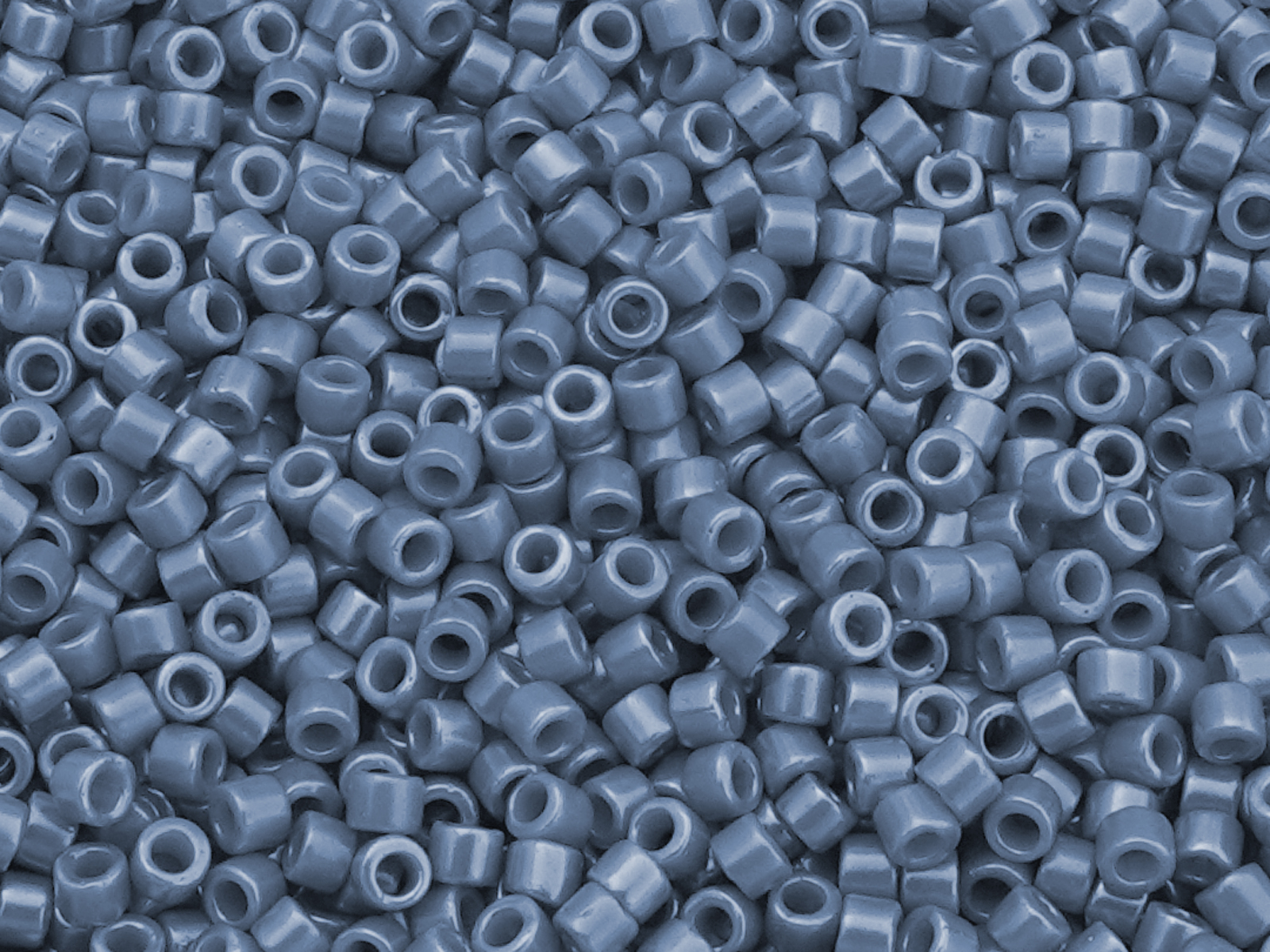 MIYUKI Delica Perlen 11/0 Farbe: DB267-1 Denim Blue - Nahauf