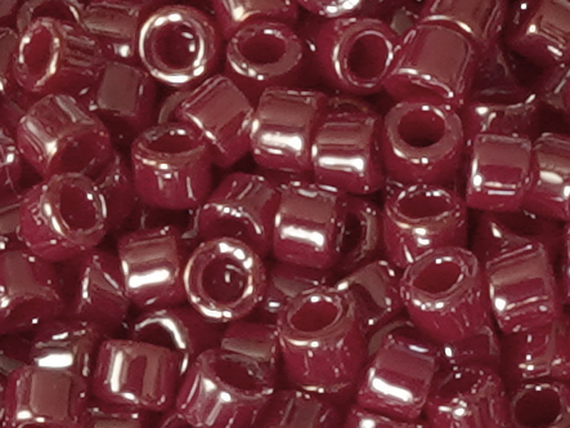 MIYUKI Delica Perlen 11/0 Farbe: DB1564 rot - Nahaufnahme