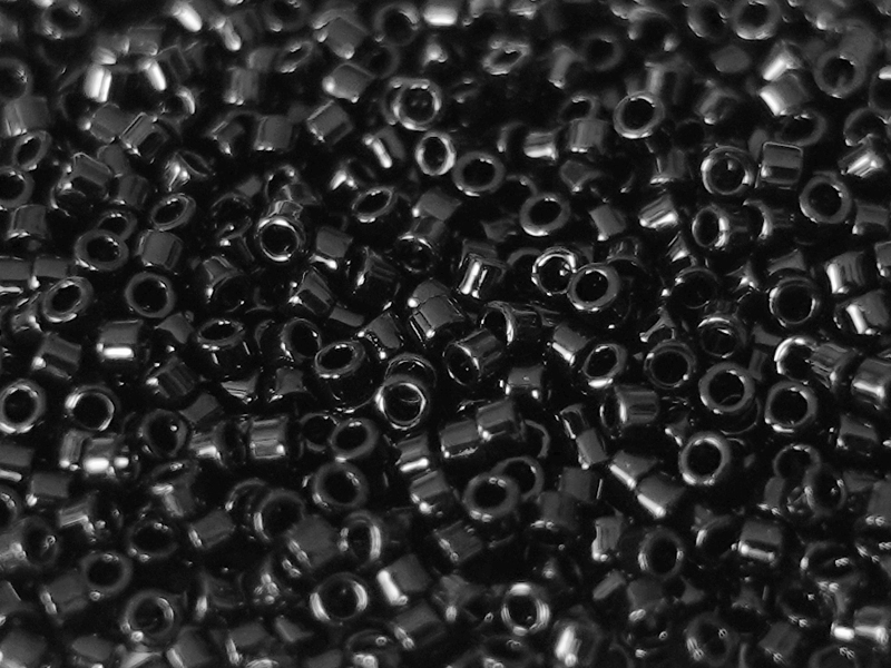 black MIYUKI Delica glas beads size 11/0 color DB10