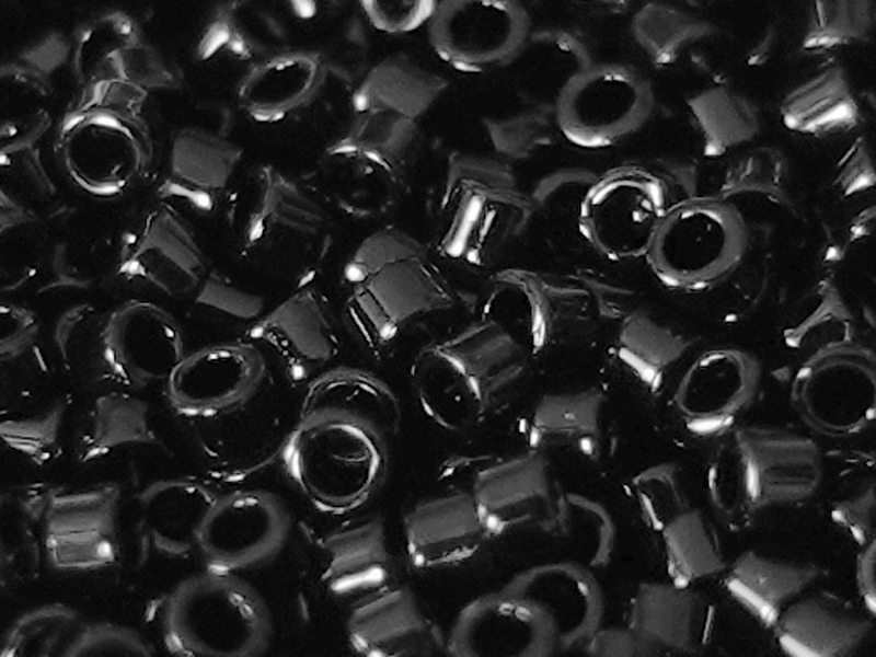 black MIYUKI Delica glas beads size 11/0 color DB10 - close 