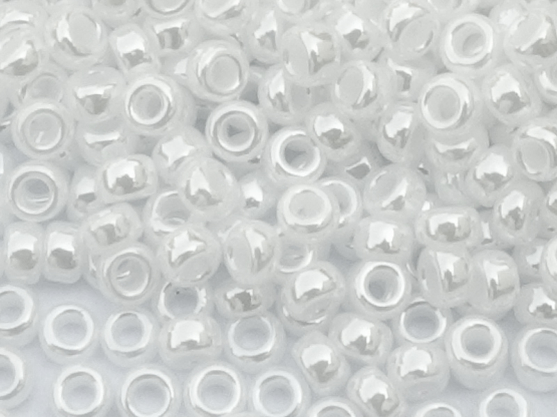 weiße Miyuki Rocailles Perlen Größe 15/0 (1,5mm) Farbe: 420