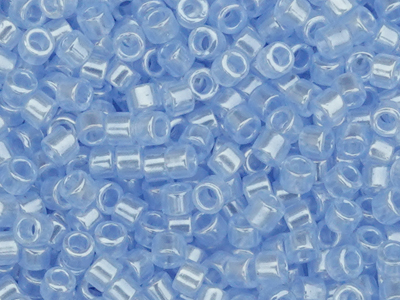 hellblaue MIYUKI Delica Perlen Größe 11/0 Farbe DB1475 - Nah