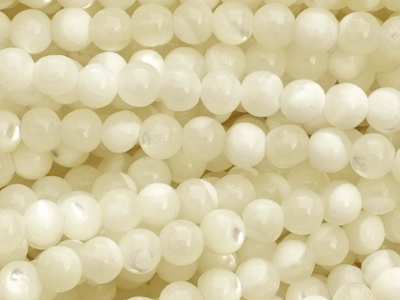 echte winzige runde Muschelperlen 2,5mm - Nahaufnahme
