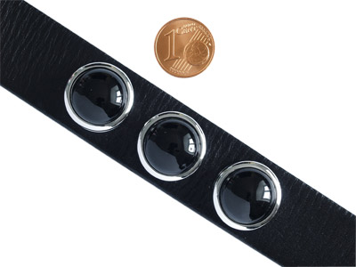 Knopf für Lederarmband mit Größenvergleich