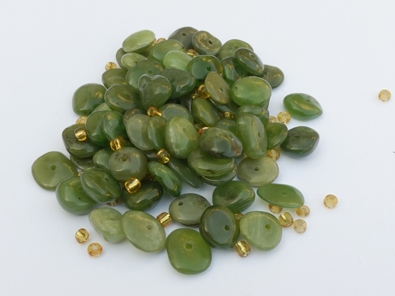 unregelmäßige, scheibenförmige Nephrit Steinperlen 3x10mm zu