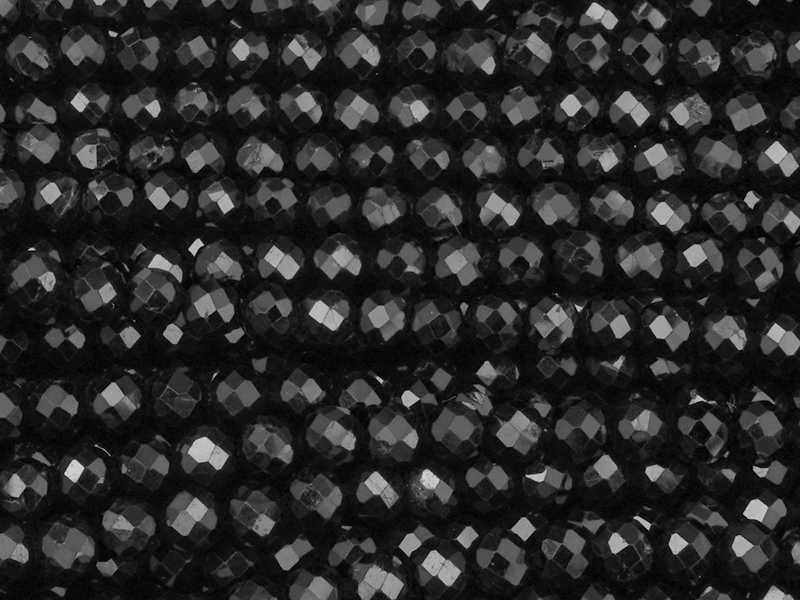facettierte schwarze Turmalin Steinperlen 3mm - Nahaufnahme