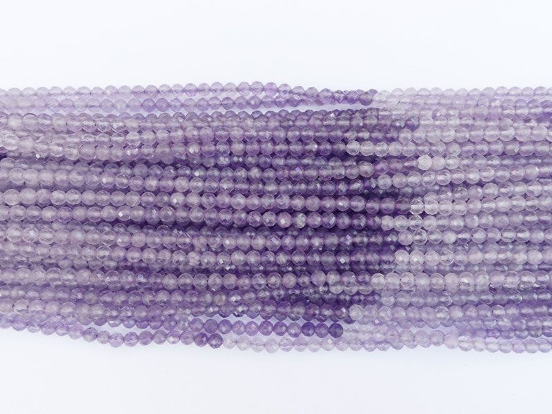 farblich geordnete, facettierte 3mm Amethyst Steinperlen zum