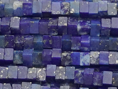 winzige quaderförmige Lapis Lazuli Steinperlen 1,5x1mm - Nah