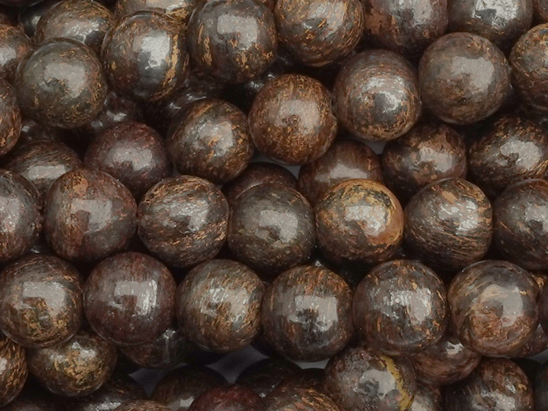 runde 6mm Bronzit Steinperlen auf Strängen  - Nahaufnahme