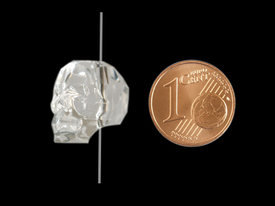 Swarovski Skull Bead 13mm Crystal mit Größenvergleich