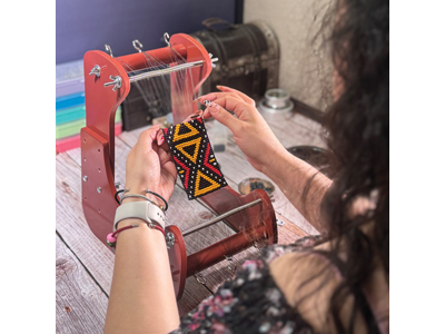 stehender Perlenwebrahmen aus Holz - ComfortLoom