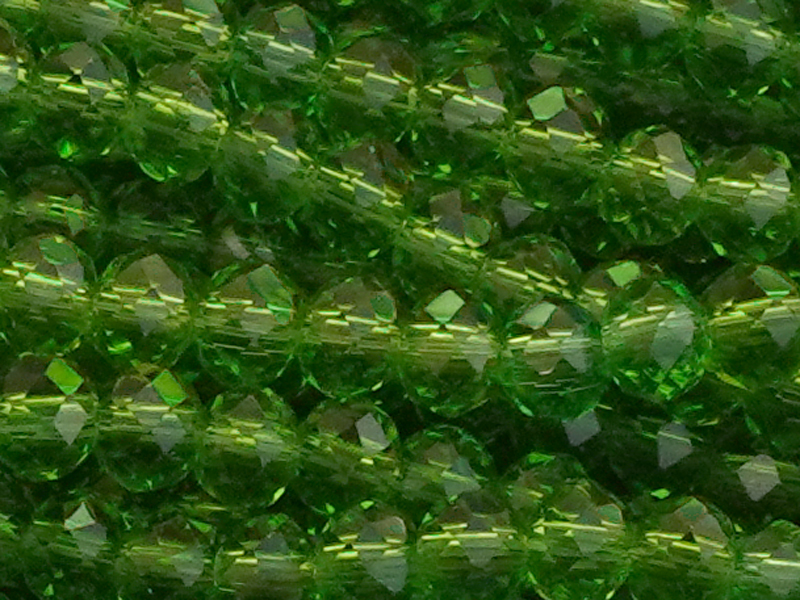 grüne, facettierte, geschliffene Glasperlen 2x3mm - Nahaufna