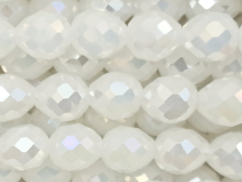 erdbeerförmige, Glasperlen Tropfen 4mm, Farbe: weiß mit AB -