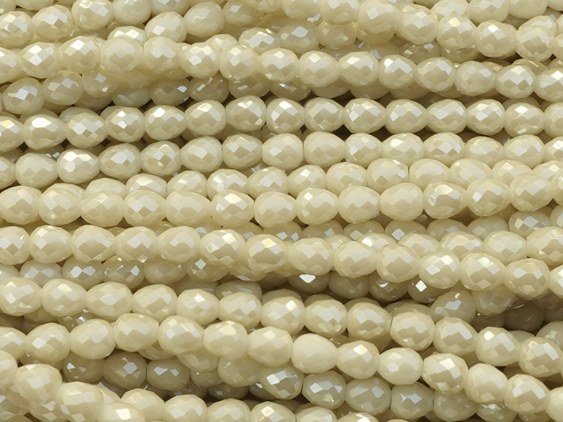 erdbeerförmige, facettierte Glasperlen Tropfen 4mm, Farbe: b