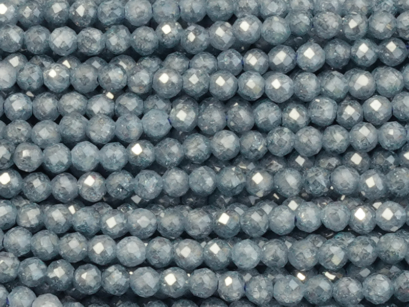 jeansblaue, facettierte Zirkonia Perlen 2mm - Nahaufnahme