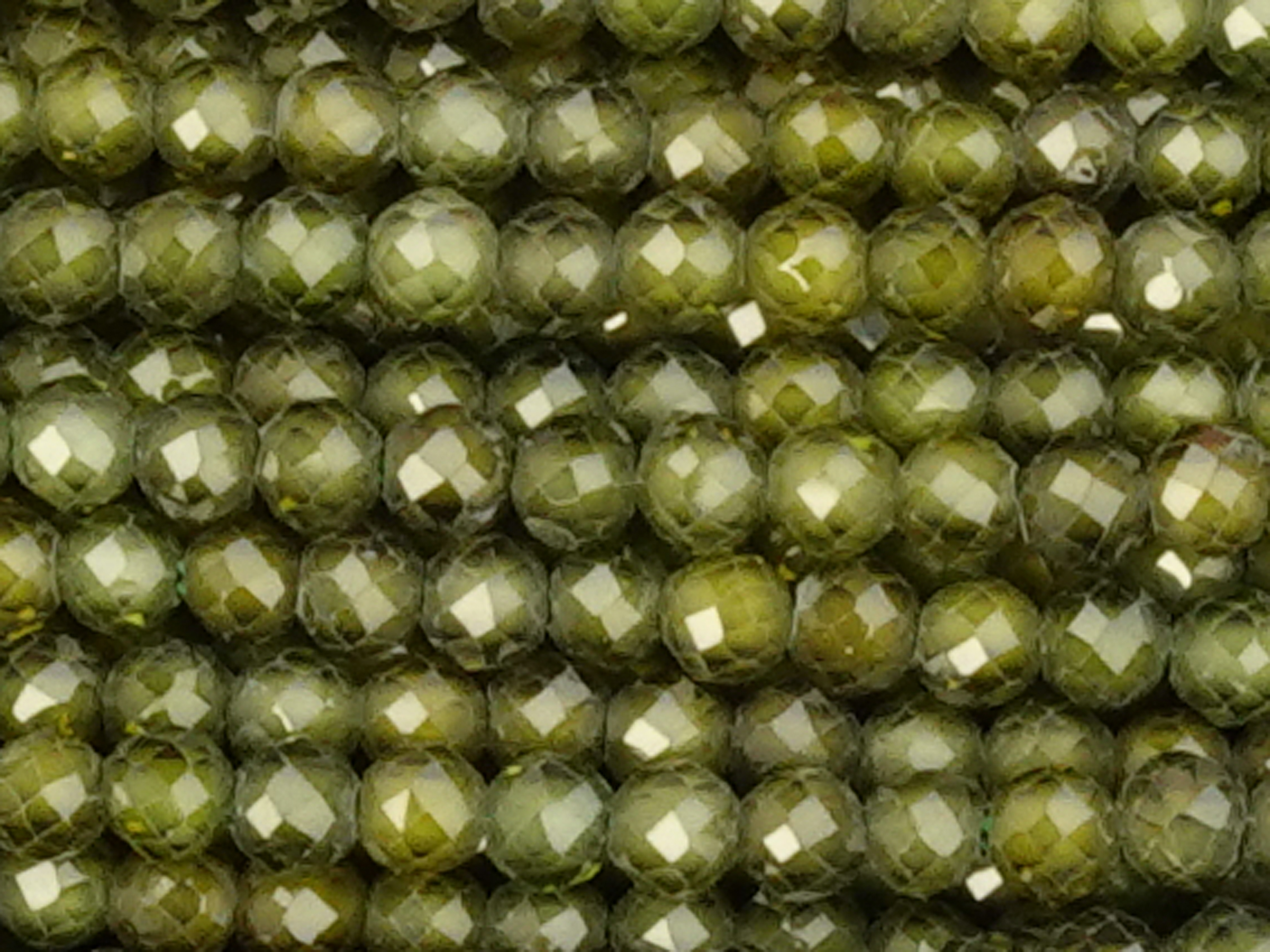 facettierte Zirkonia Perlen 2mm, Farbe: Olivegrün - Nahaufna
