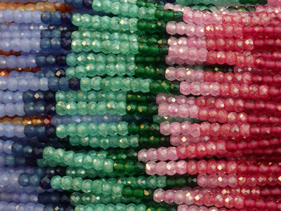 bunte facettierte Zirkonia Perlen Rondellen 2x3mm - Nahaufna