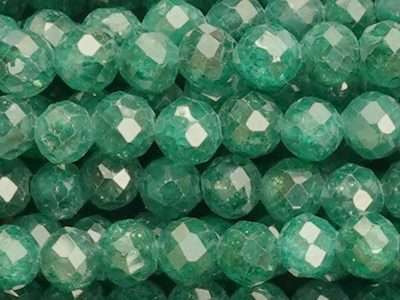 grüne facettierte Zirkonia Perlen 3mm - Nahaufnahme