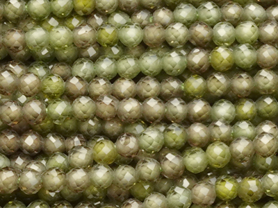 olivegrüne facettierte Zirkonia Perlen 2mm - Nahaufnahme
