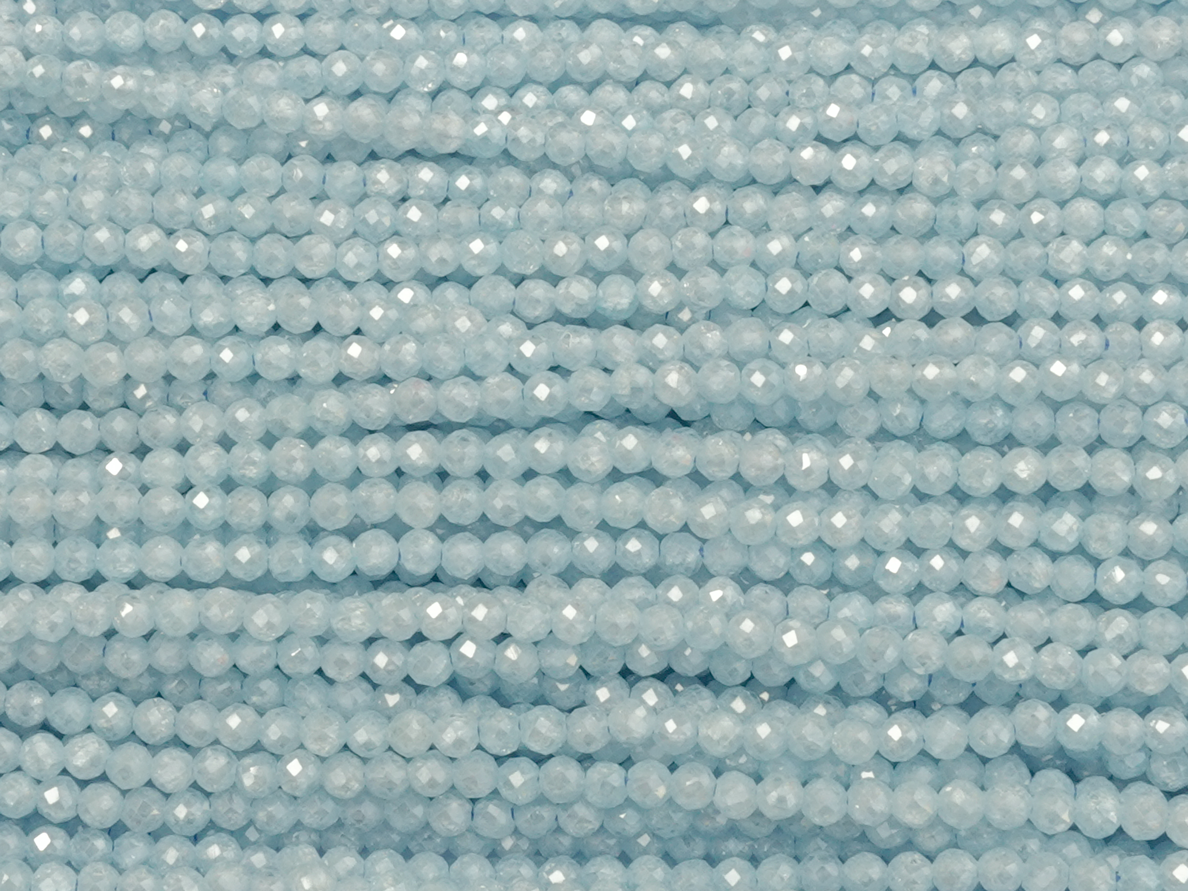 pastellblaue, facettierte Zirkonia Perlen 2mm
